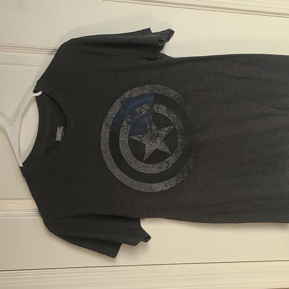 Marvel t shirt size small